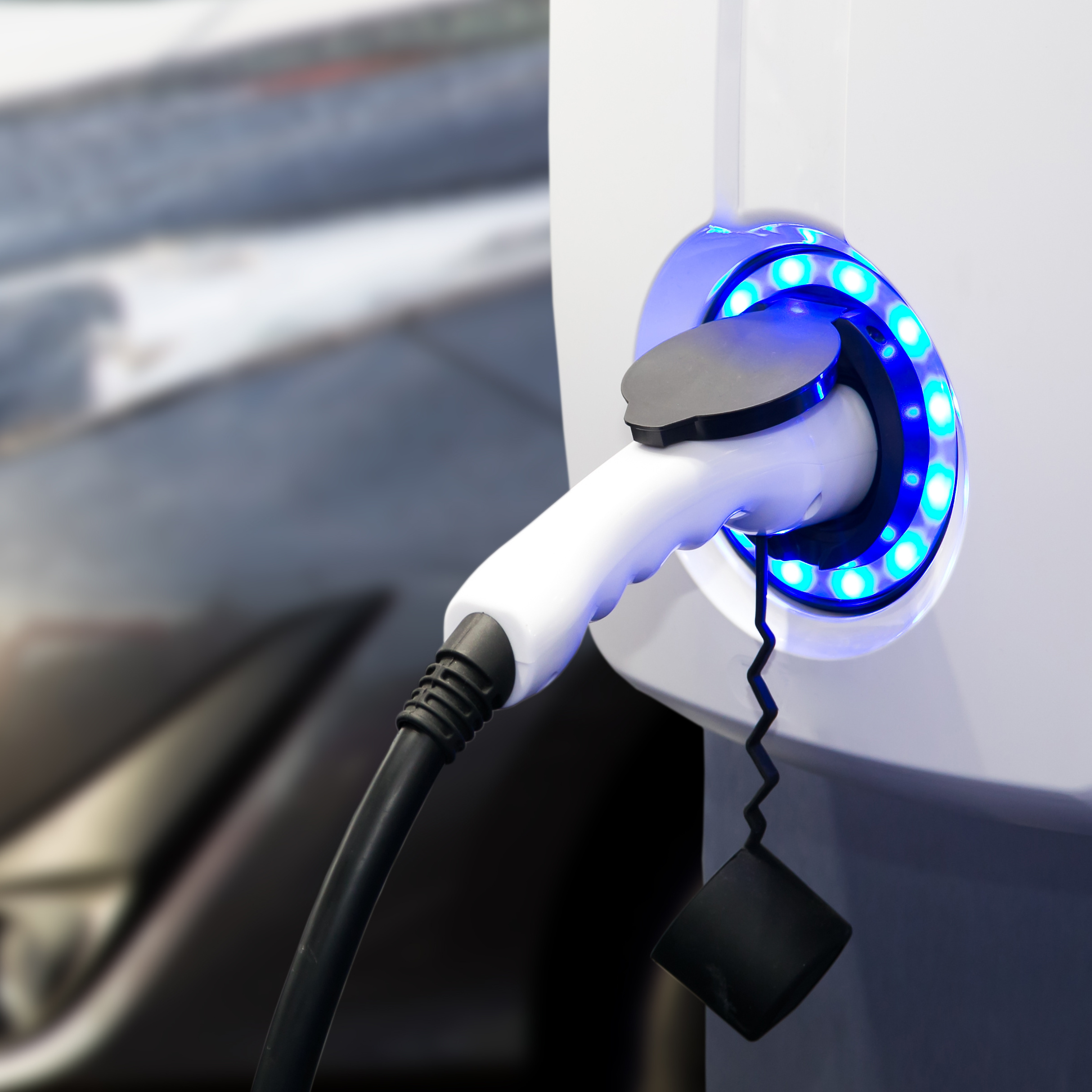 Elektromobily dosáhly 14% podílu na prodejích v EU, v Česku jich jezdí 20,3 tisíc