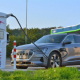 Na sto elektroaut máme v Česku 22 nabíječek, zbytek EU jen 15 Zdroj: https://www.idnes.cz/auto/zpravodajstvi/nabijecka-elektromobil-cez-dobijeci-stanice.A221207_173325_automoto_fdv