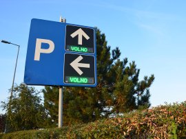 Systém chytrého parkování navede řidiče na volná parkovací místa
