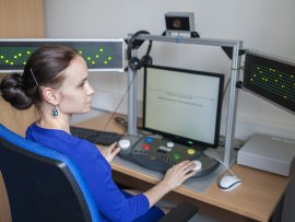 Práce s moderním diagnostickým systémem v Laboratoři pro analýzu psychologických aspektů v dopravě